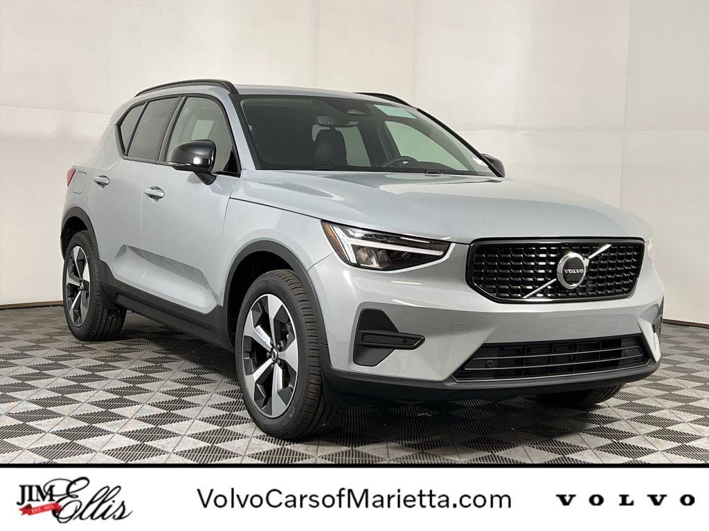 2026 Volvo XC40 Core's photo