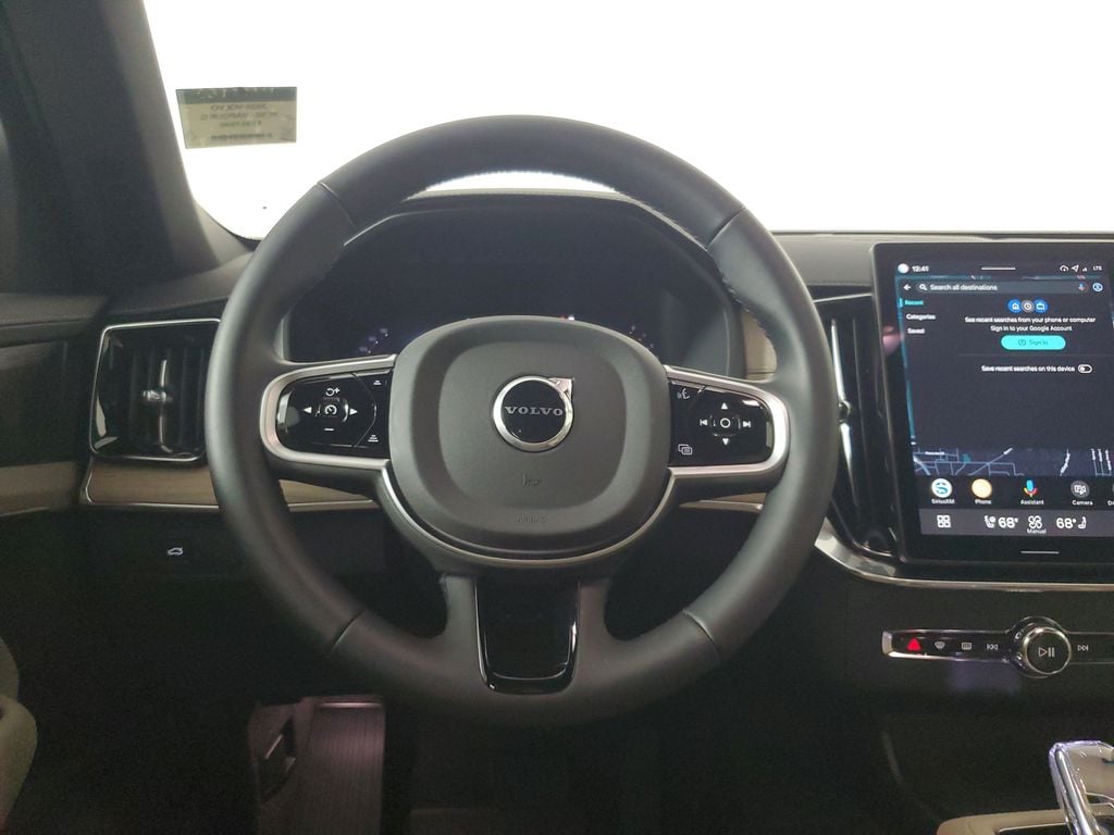 2026 Volvo XC90 Plus - Photo 18