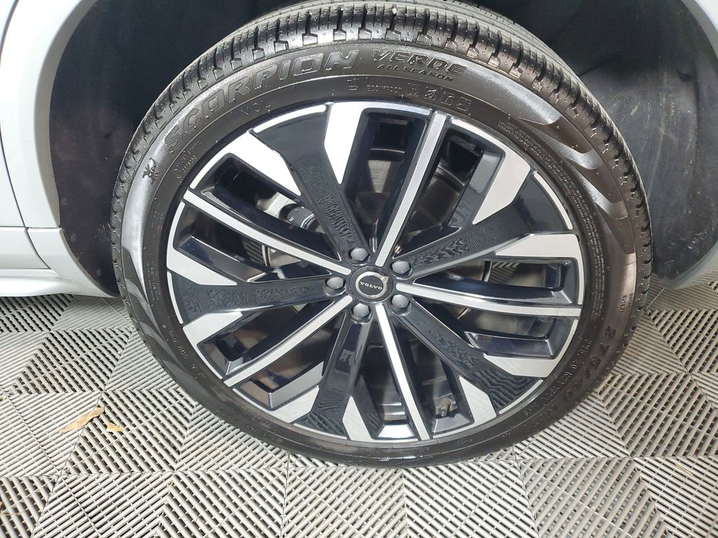 2025 Volvo XC90 Core - Photo 13