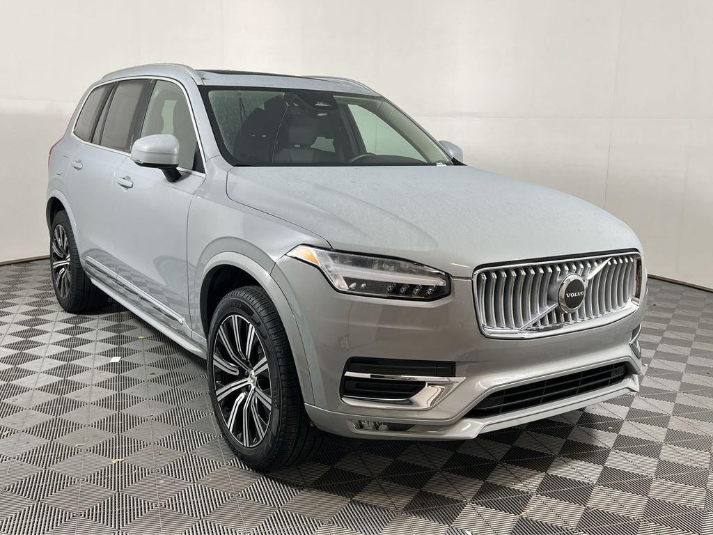 2025 Volvo XC90 B5 Core photo 2