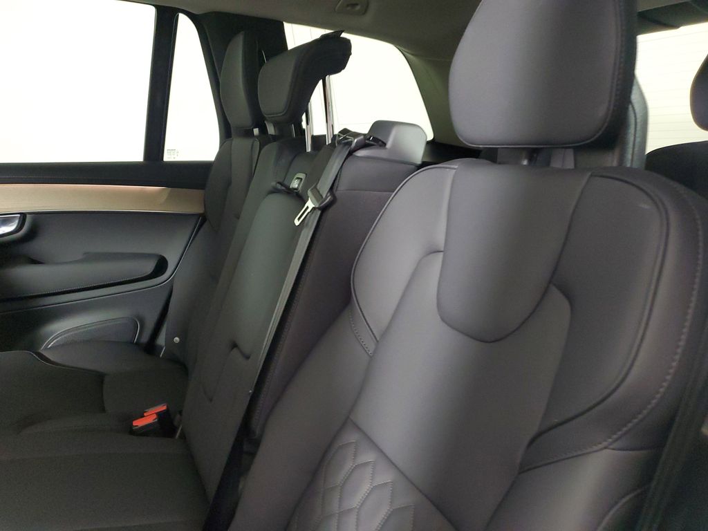 2025 Volvo XC90 Core - Photo 15