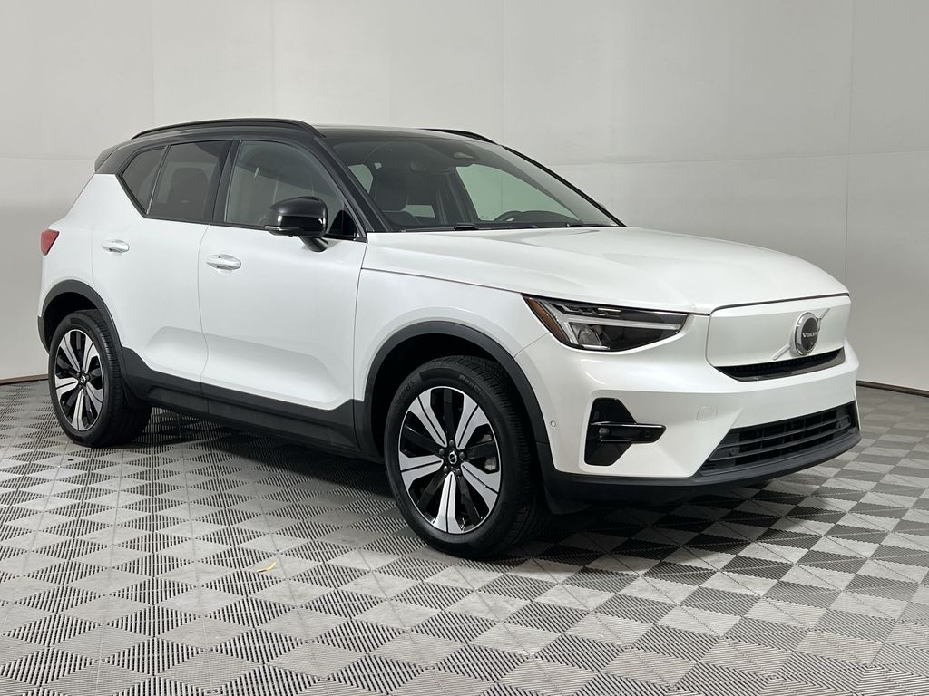 2023 Volvo XC40 Recharge Plus photo 2