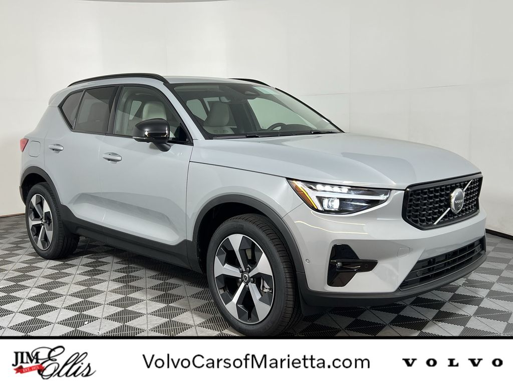 2026 Volvo XC40 B5 Plus