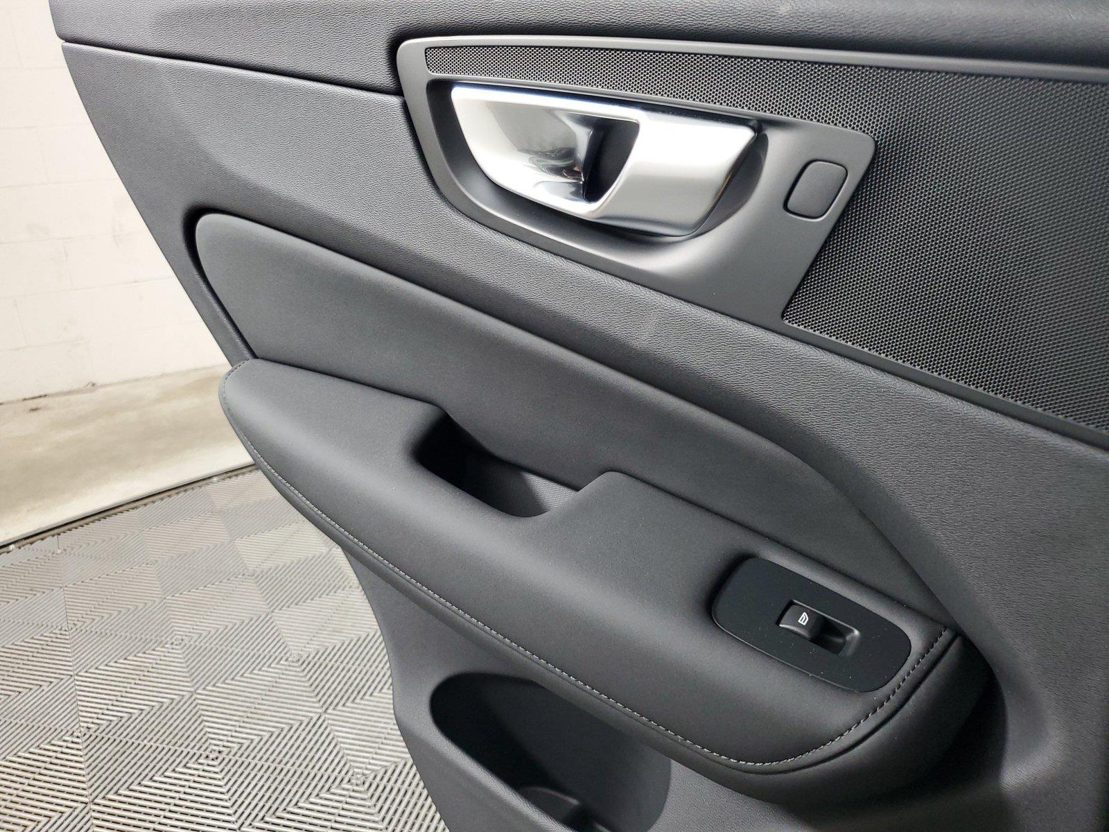 2026 Volvo XC60 Core - Photo 18