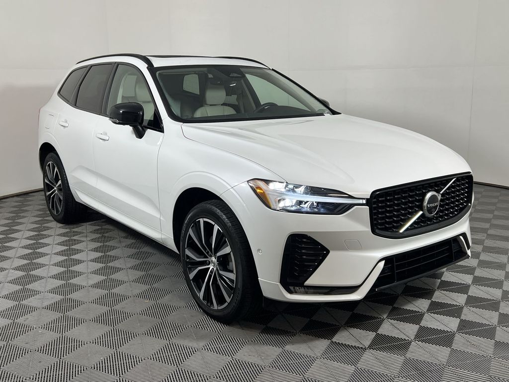 2024 Volvo XC60 B5 Plus photo 2