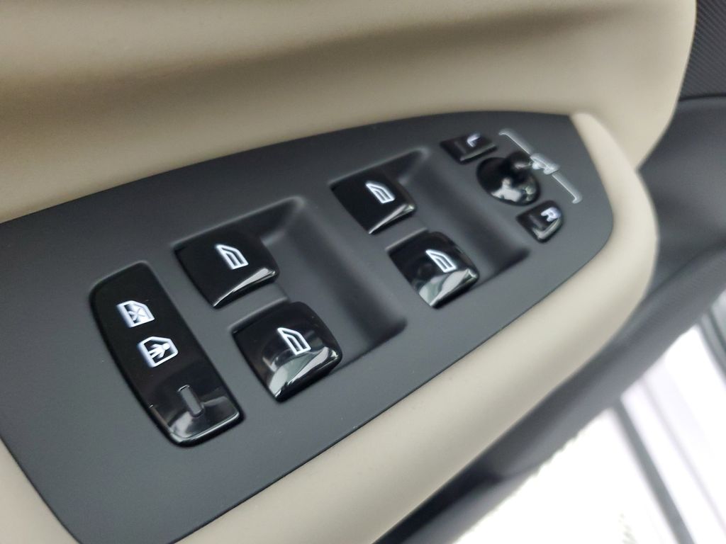 2026 Volvo XC90 Plus - Photo 20