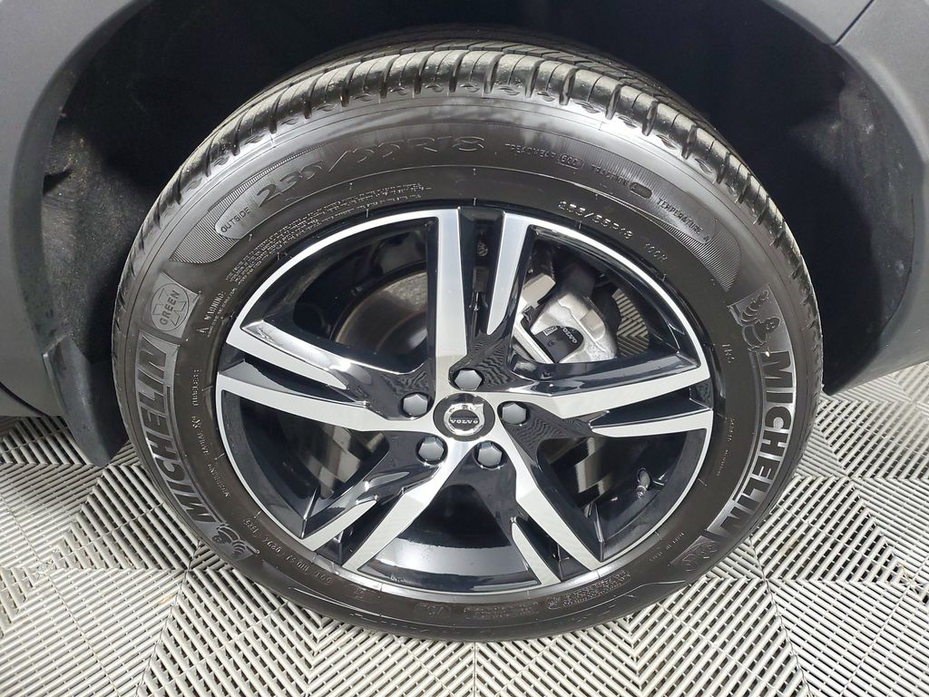 2026 Volvo XC40 Core - Photo 13