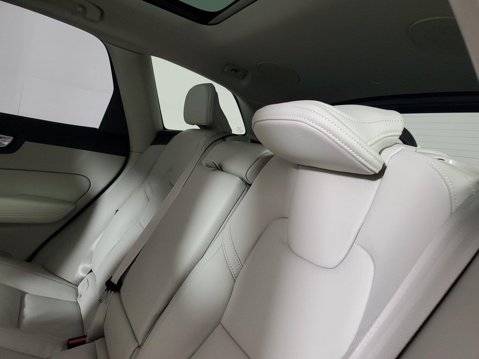 2026 Volvo XC60 Ultra - Photo 13
