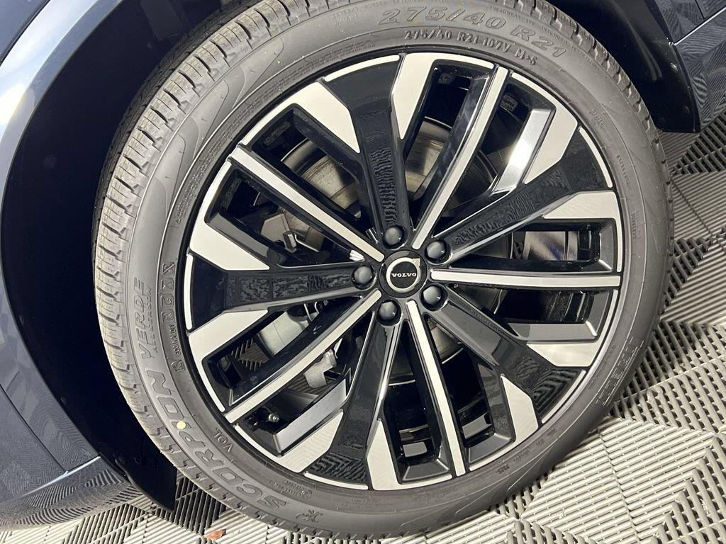 2026 Volvo XC90 Plus - Photo 17