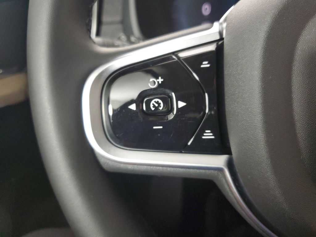 2025 Volvo XC90 Core - Photo 29