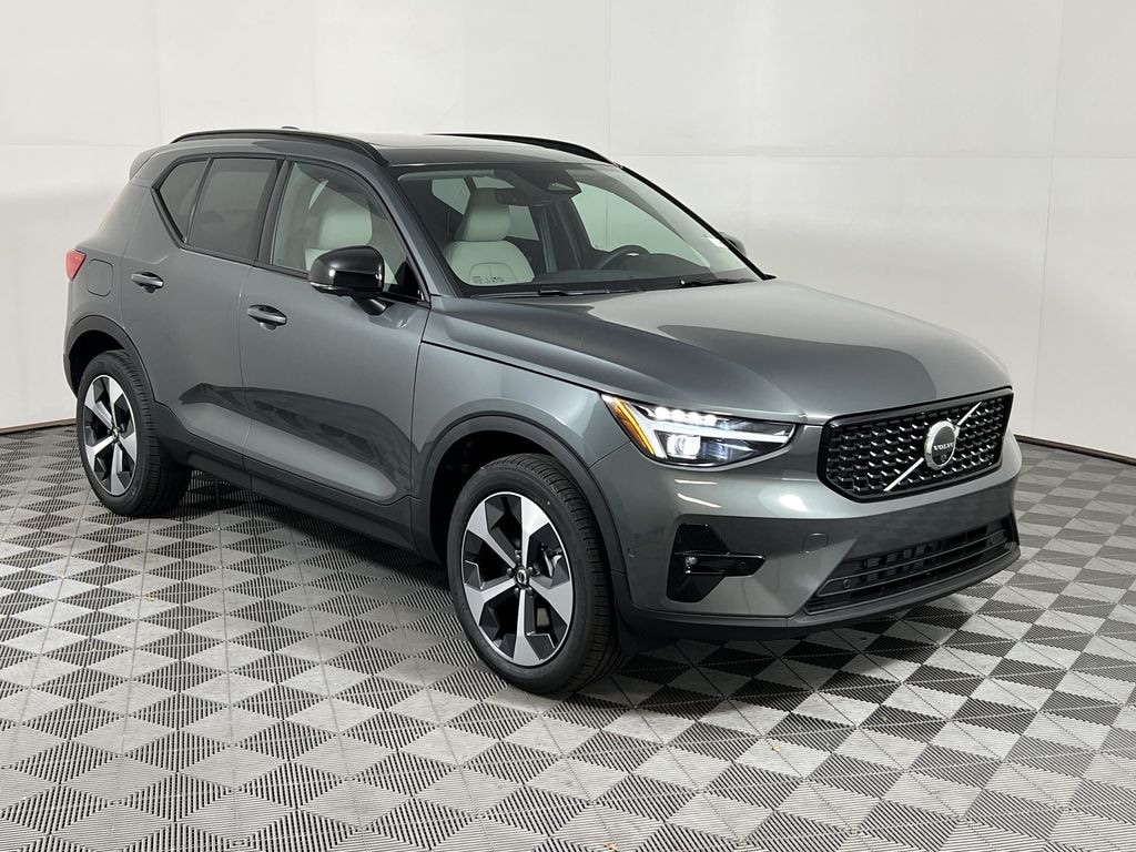 New 2026 Volvo XC40 B5 Plus SUV