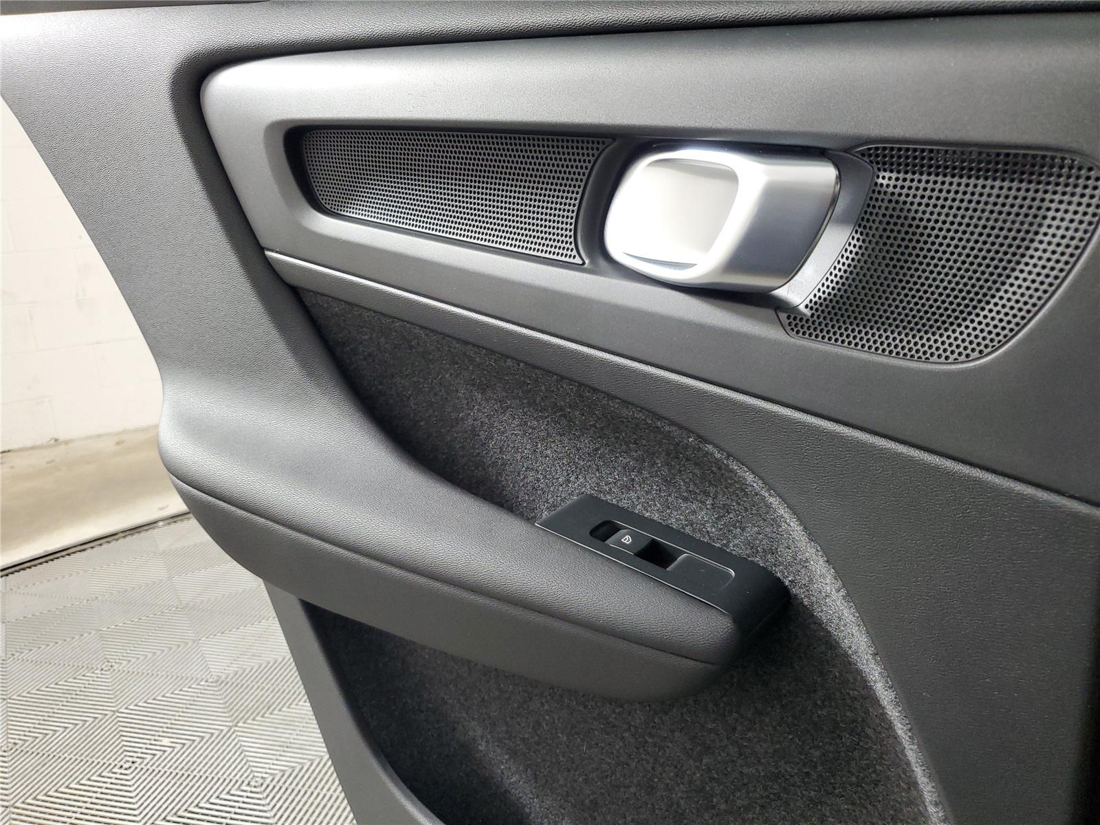 2026 Volvo XC40 Core - Photo 18