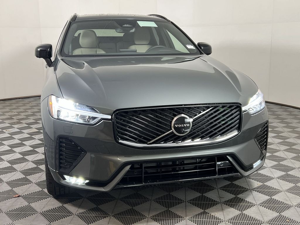 New 2026 Volvo XC60 B5 Plus SUV