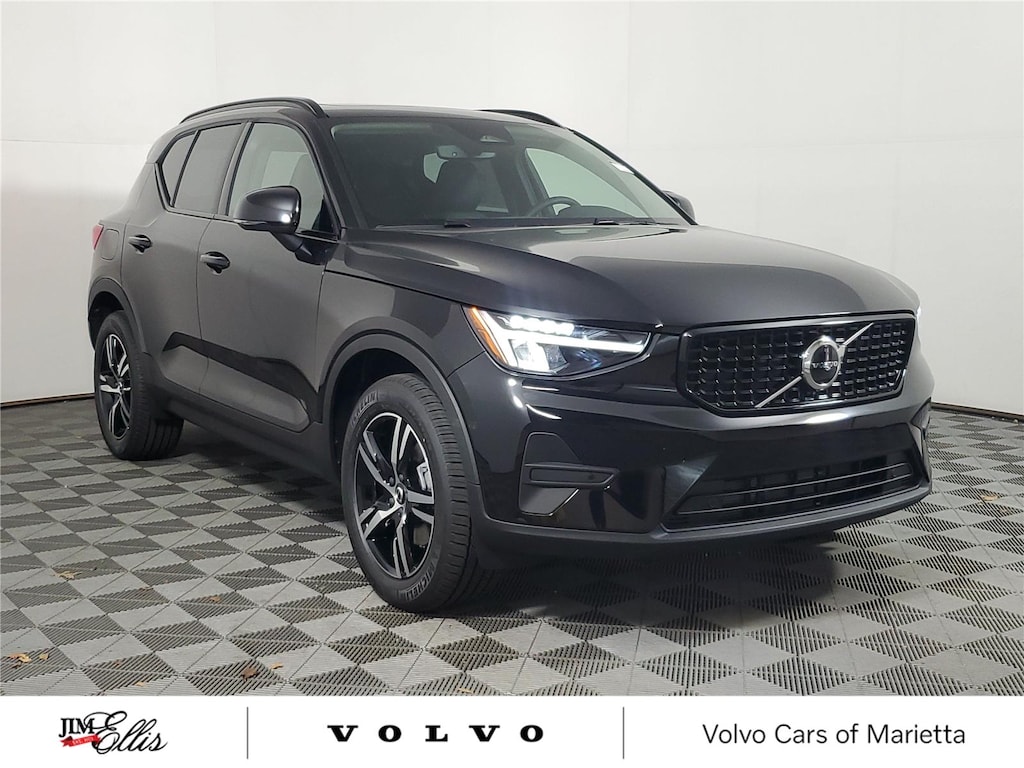 New 2026 Volvo XC40 B4 Core SUV