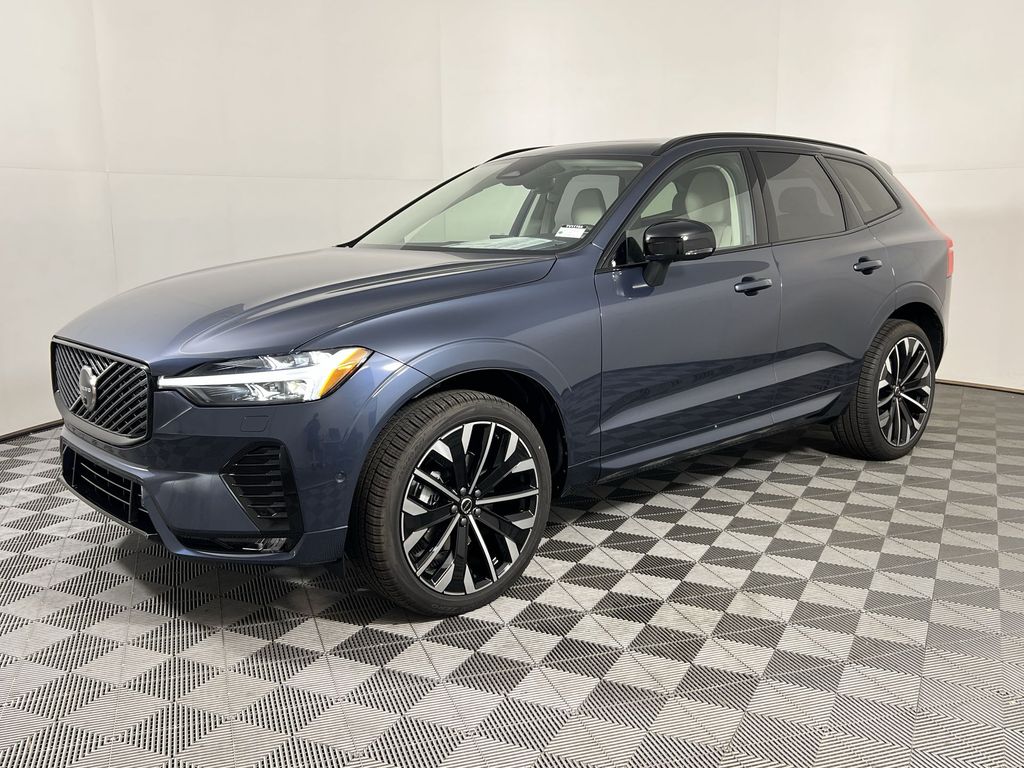 2026 Volvo XC60 B5 photo 4