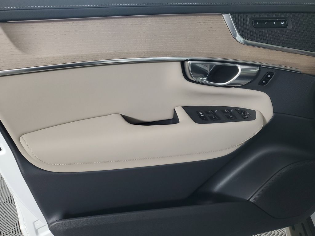2025 Volvo XC90 Core - Photo 21