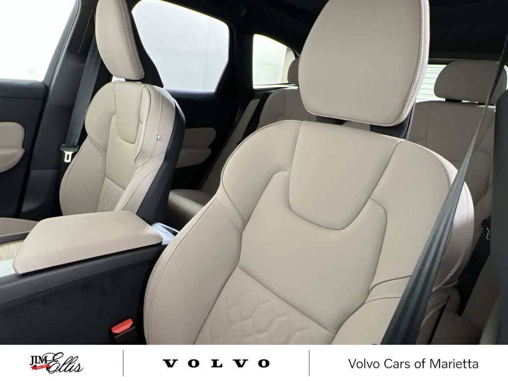 2026 Volvo XC60 Plus - Photo 11