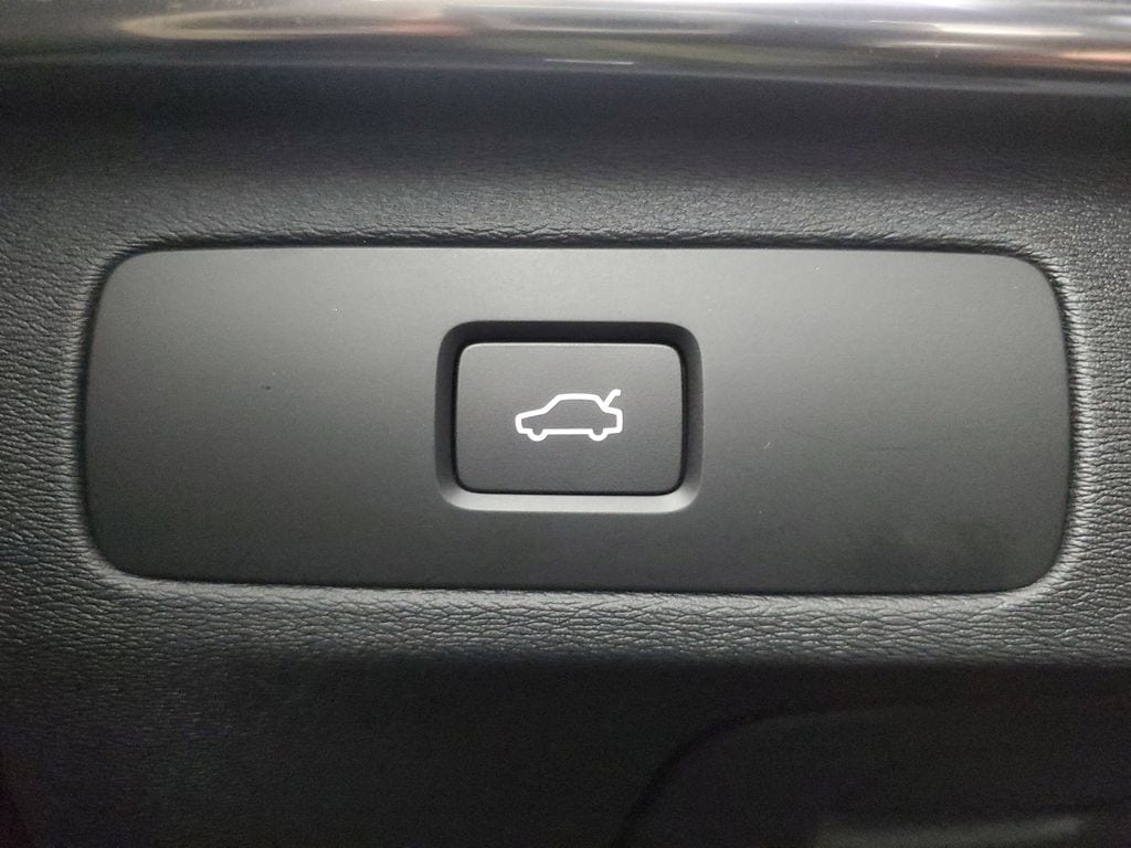 2025 Volvo XC90 Core - Photo 37