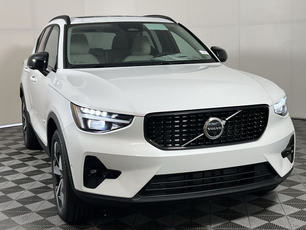2026 Volvo XC40 Plus photo 2