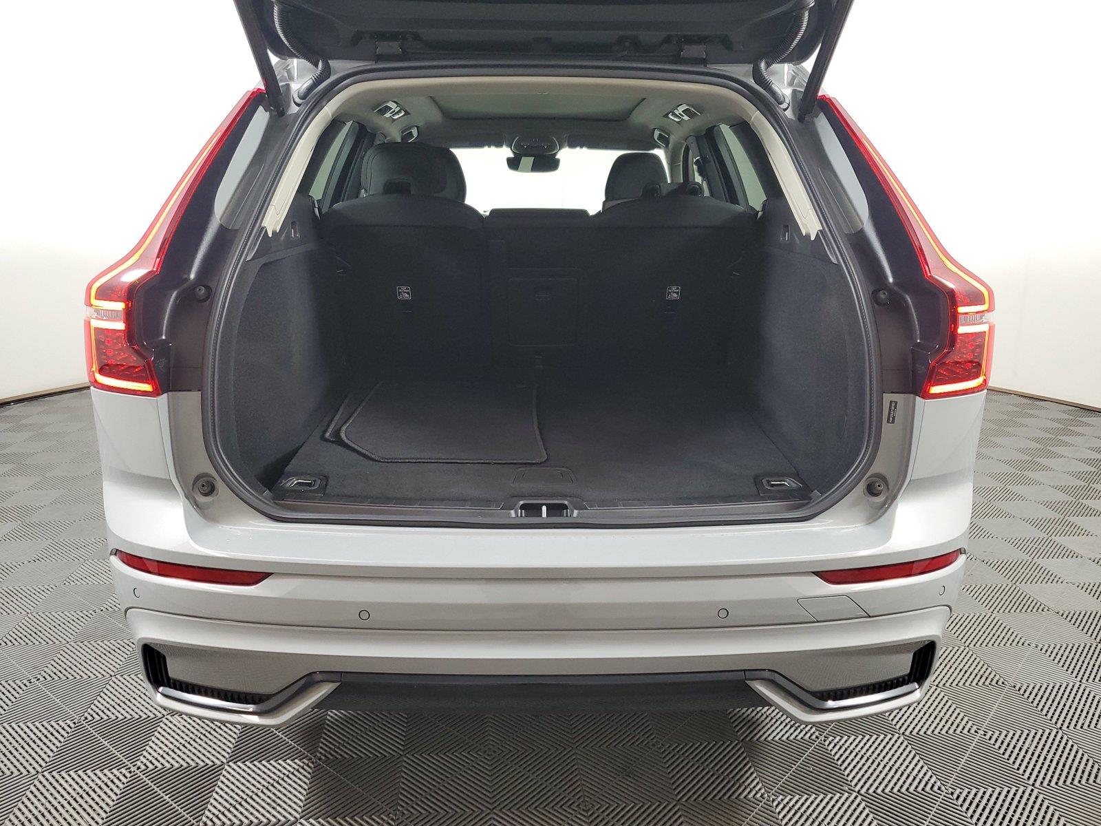 2026 Volvo XC60 Core - Photo 9