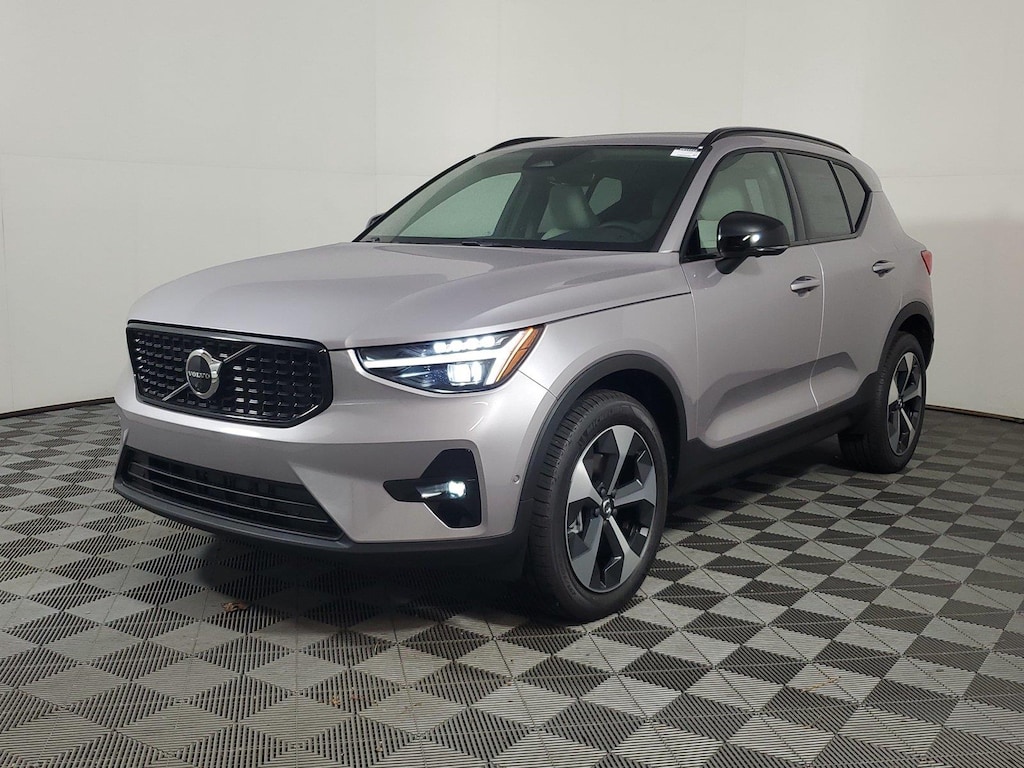 New 2026 Volvo XC40 B5 Plus SUV
