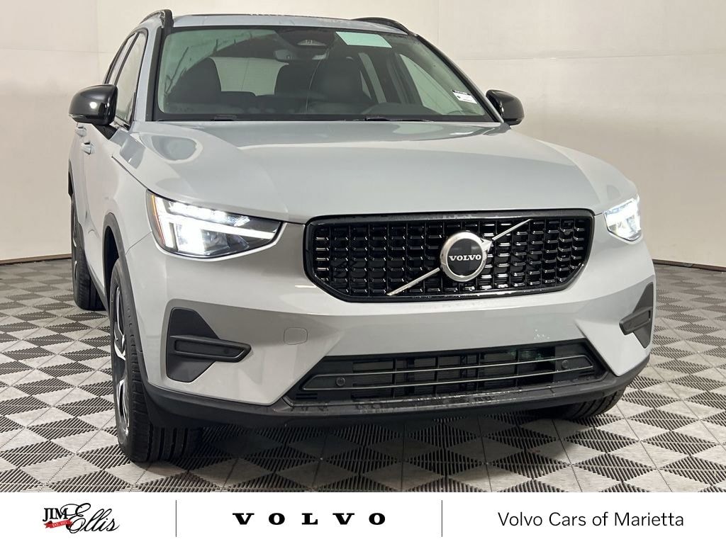 New 2026 Volvo XC40 B4 Core SUV