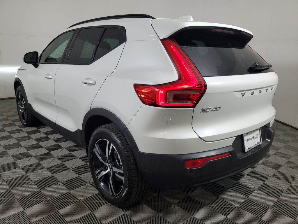 2026 Volvo XC40 Core - Photo 6