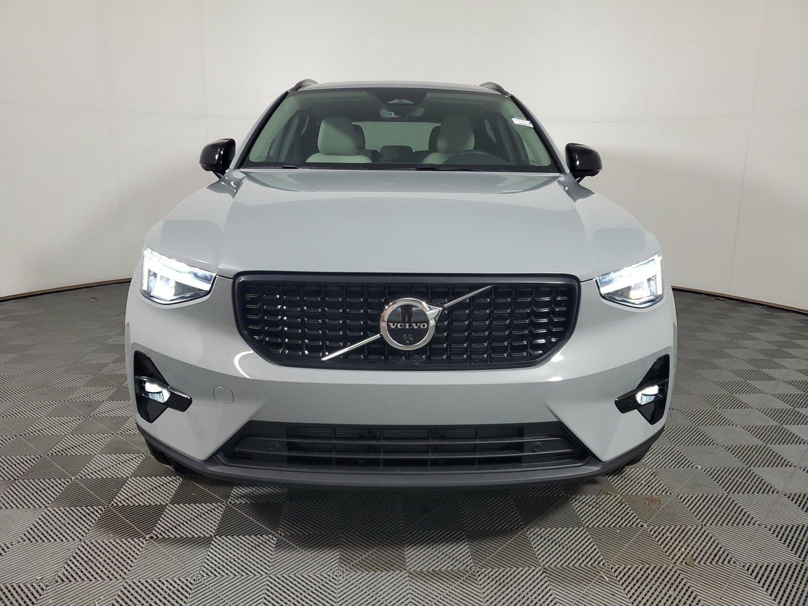 New 2026 Volvo XC40 B5 Plus SUV