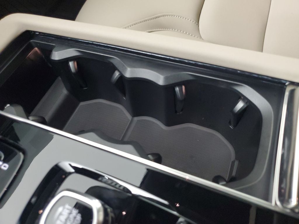 2026 Volvo XC90 Plus - Photo 33