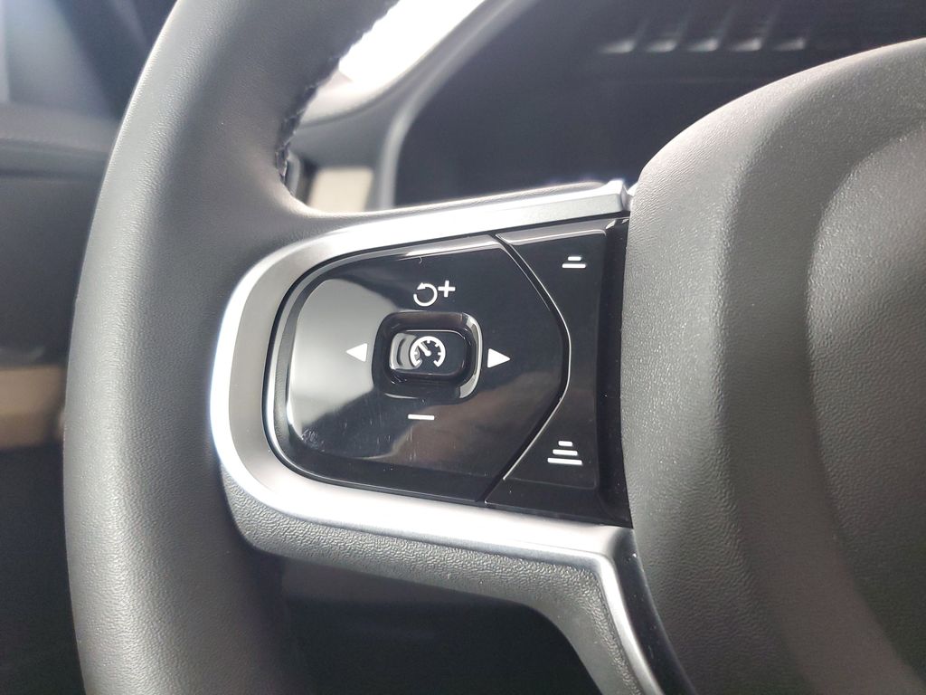 2025 Volvo XC90 Core - Photo 27