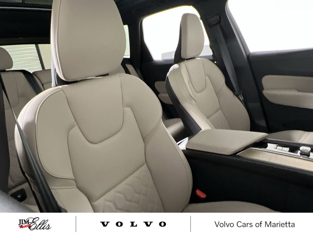 2026 Volvo XC60 Plus - Photo 22