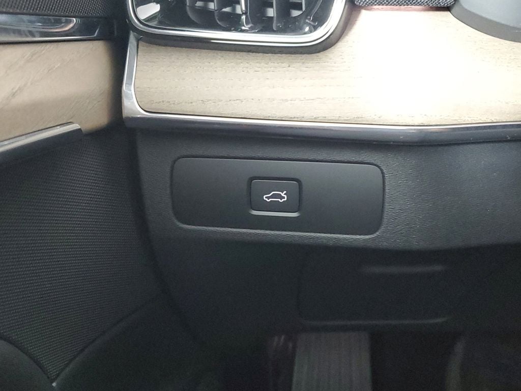 2025 Volvo XC90 Core - Photo 38