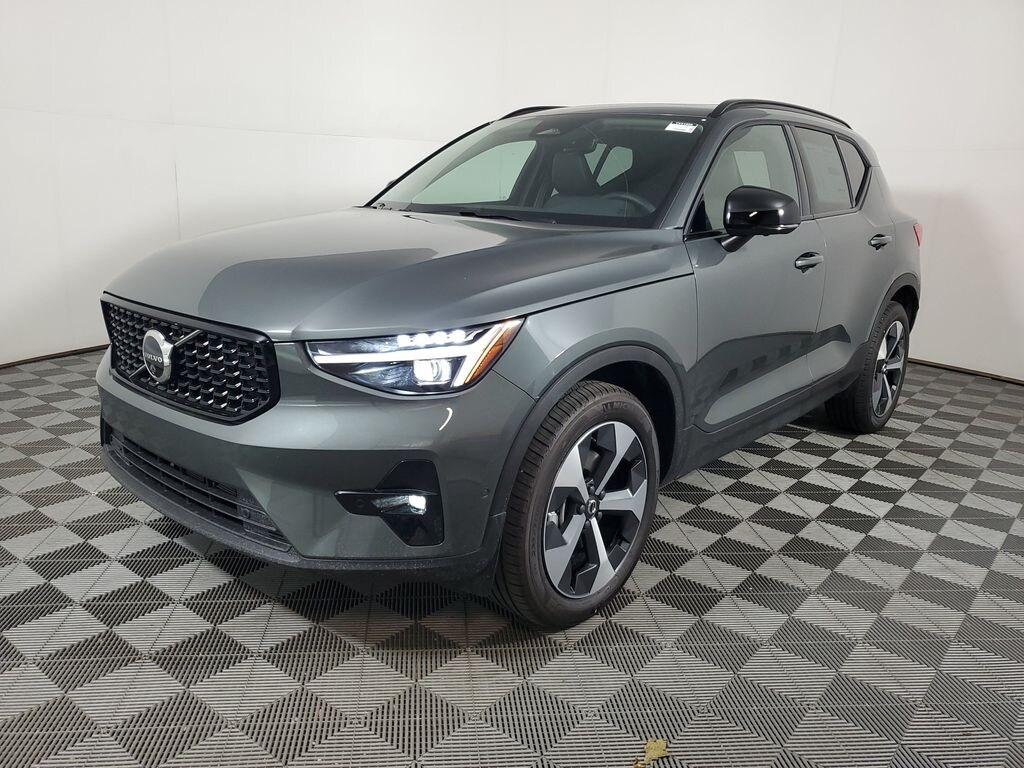 New 2026 Volvo XC40 B5 Plus SUV