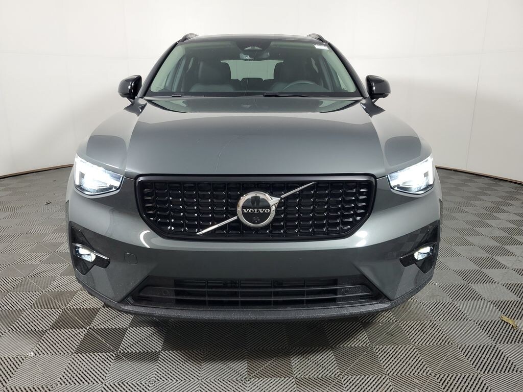 New 2026 Volvo XC40 B5 Plus SUV