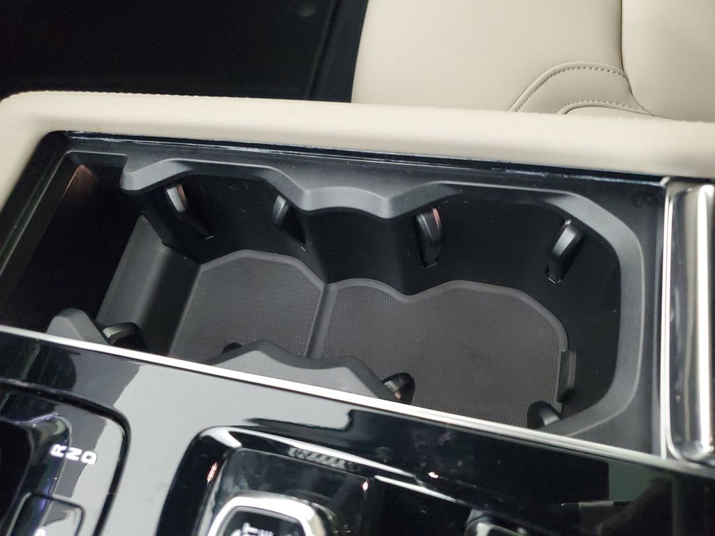 2026 Volvo XC90 Plus - Photo 31