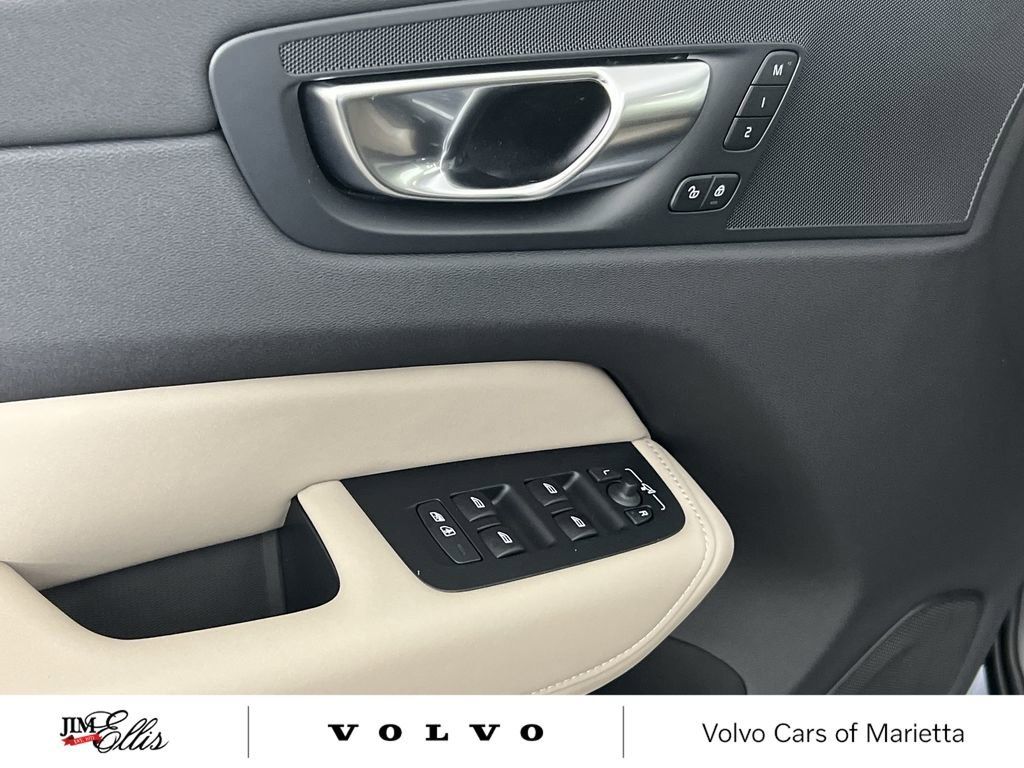2026 Volvo XC60 Plus - Photo 12