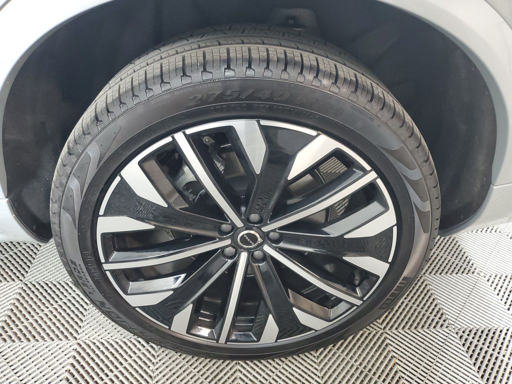 2026 Volvo XC90 Plus - Photo 13