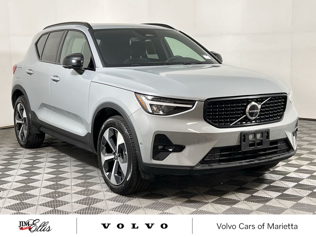 2025 Volvo XC40 Plus's photo