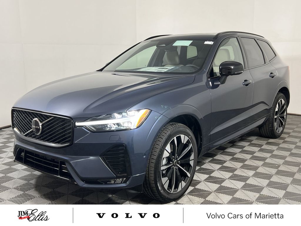 2026 Volvo XC60 B5 Plus photo 4