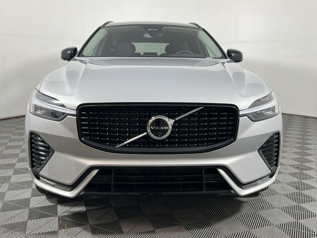 2025 Volvo XC60 B5 Plus photo 3