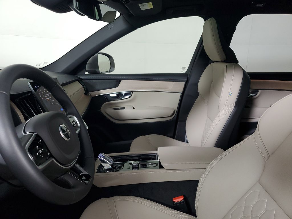 2026 Volvo XC90 Plus - Photo 22