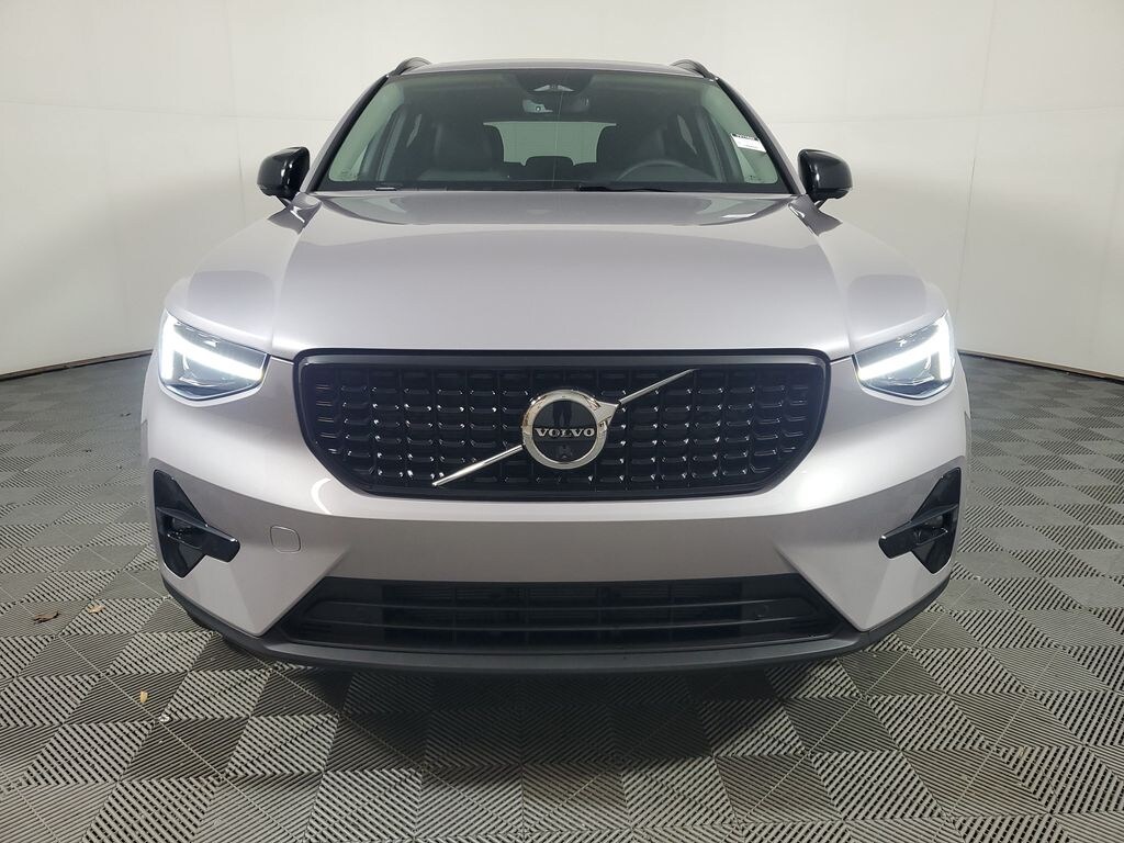 New 2026 Volvo XC40 B5 Plus SUV