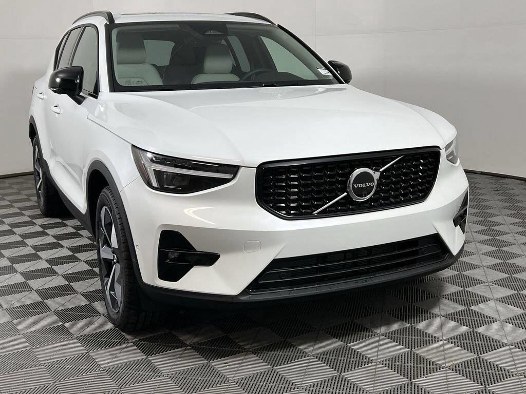 New 2026 Volvo XC40 B5 Plus SUV