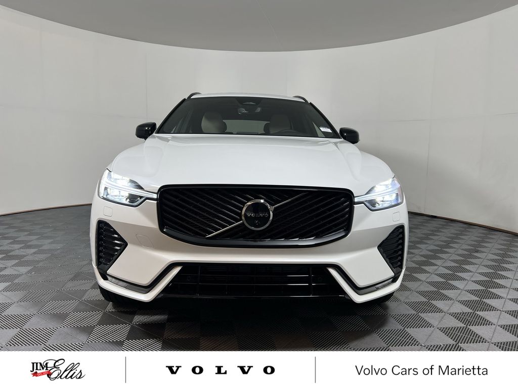 2026 Volvo XC60 B5 Plus photo 3