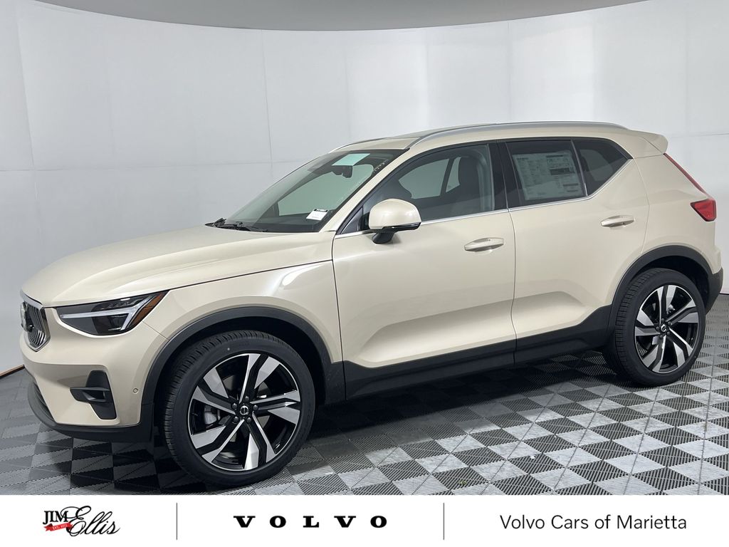 2025 Volvo XC40 Plus photo 4