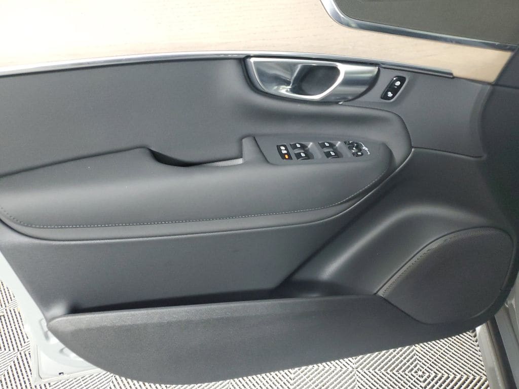2025 Volvo XC90 Core - Photo 23