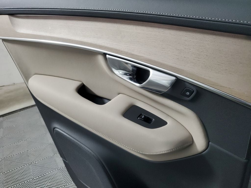 2025 Volvo XC90 Core - Photo 20
