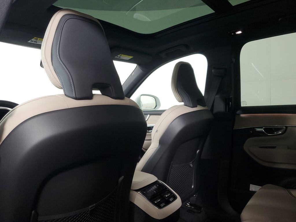 2025 Volvo XC90 Core - Photo 16