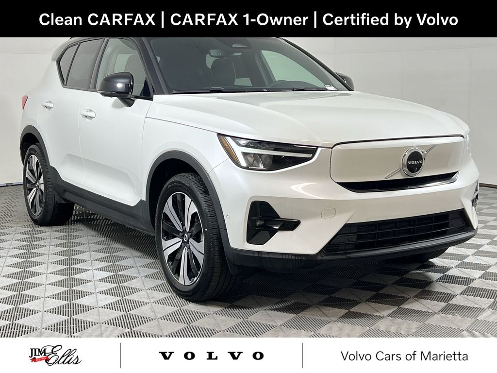 2023 Volvo XC40 Plus's photo