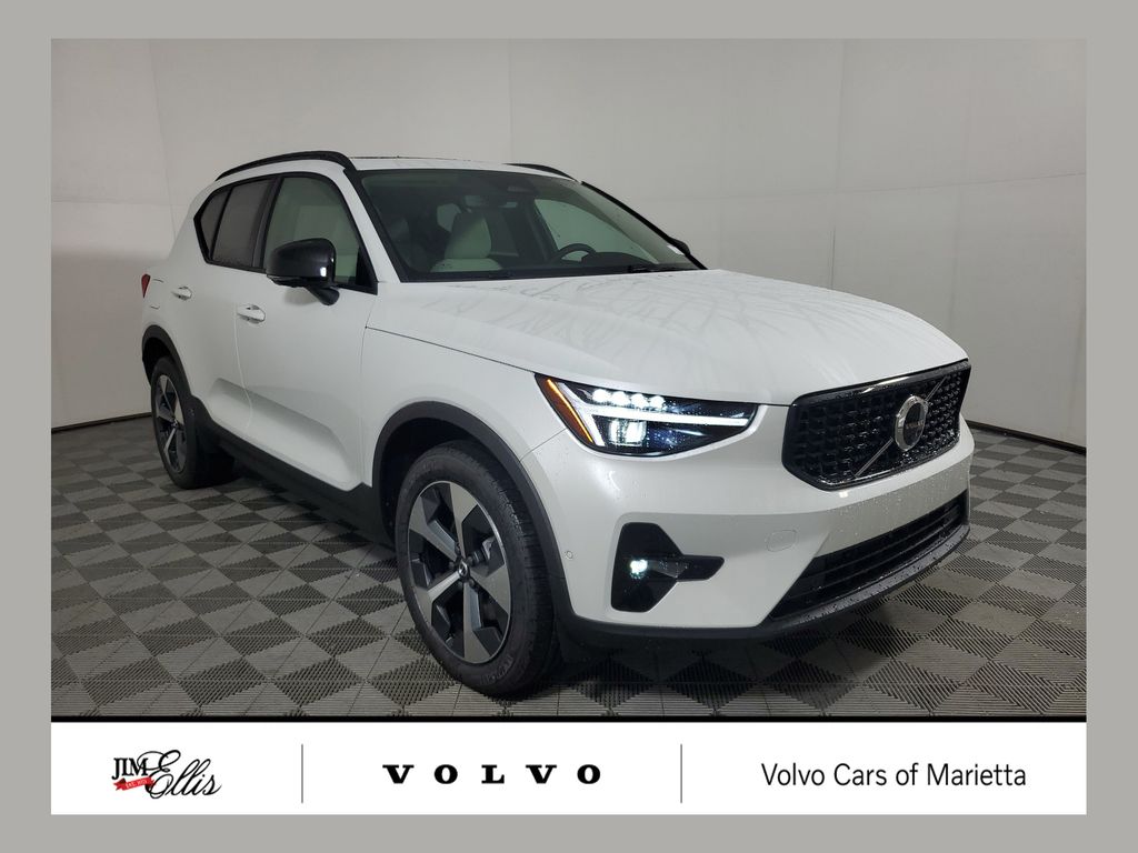 2026 Volvo XC40 B5 Plus Dark AWD's photo